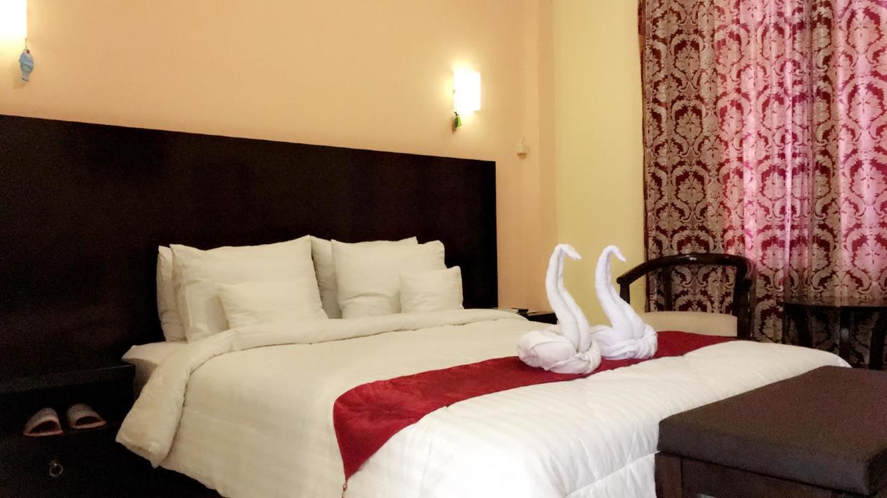 Syafira Hotel Langgur Ngoại thất bức ảnh