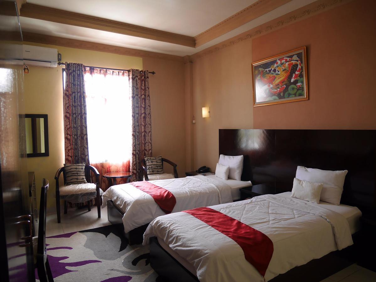 Syafira Hotel Langgur Ngoại thất bức ảnh