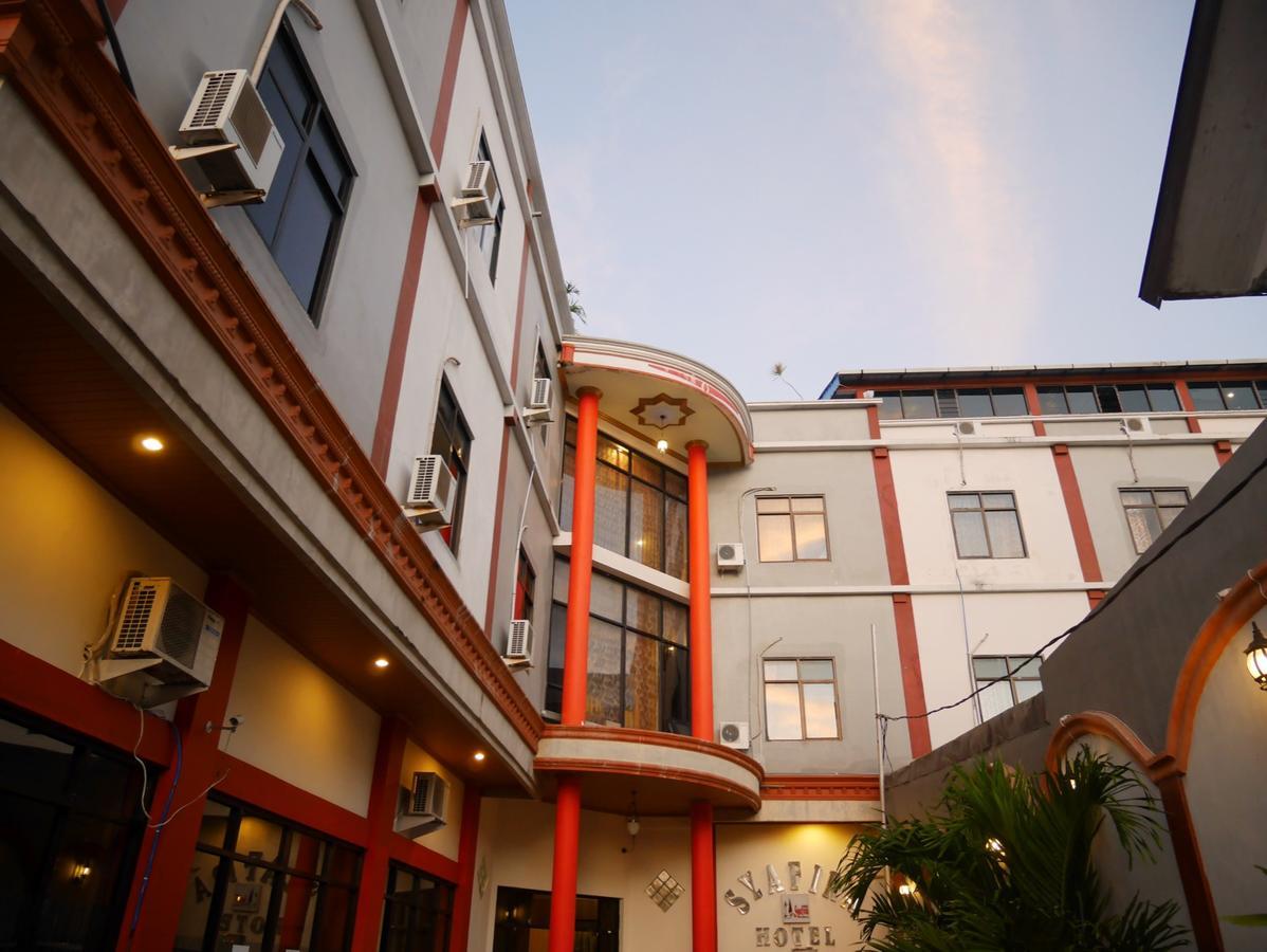 Syafira Hotel Langgur Ngoại thất bức ảnh
