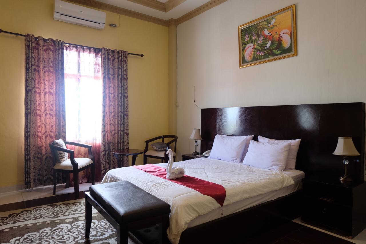 Syafira Hotel Langgur Ngoại thất bức ảnh