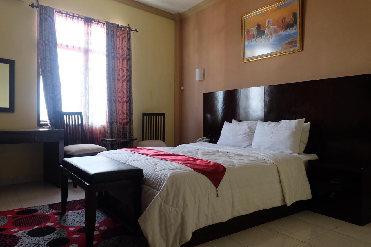 Syafira Hotel Langgur Ngoại thất bức ảnh